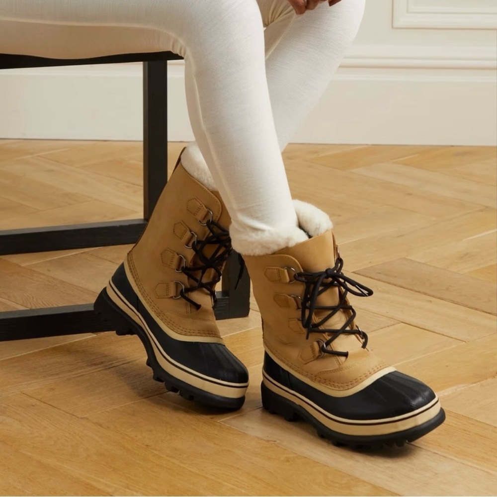 Sorel Women's Caribou Black and Tan Winter Boots